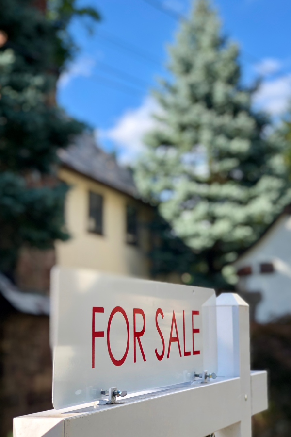 Sell your home real estate sign